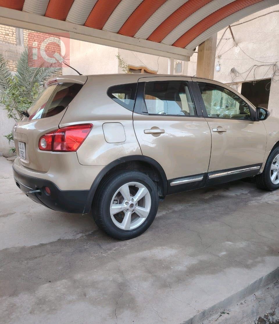 نيسان قاشقاي